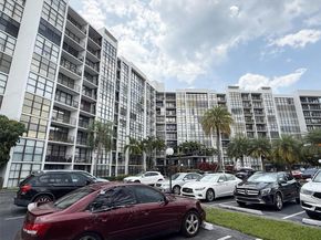 800 Parkview Dr 820, Hallandale Beach FL 33009