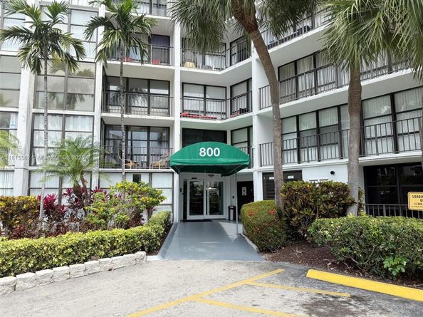 800 Parkview Dr 820, Hallandale Beach FL 33009