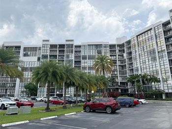 800 Parkview Dr