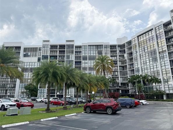 800 Parkview Dr 820, Hallandale Beach FL 33009