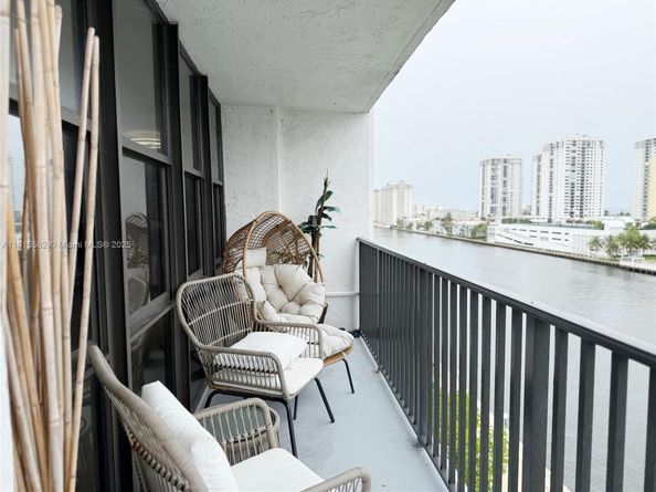 800 Parkview Dr 820, Hallandale Beach FL 33009