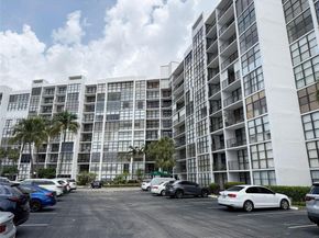 800 Parkview Dr 820, Hallandale Beach FL 33009