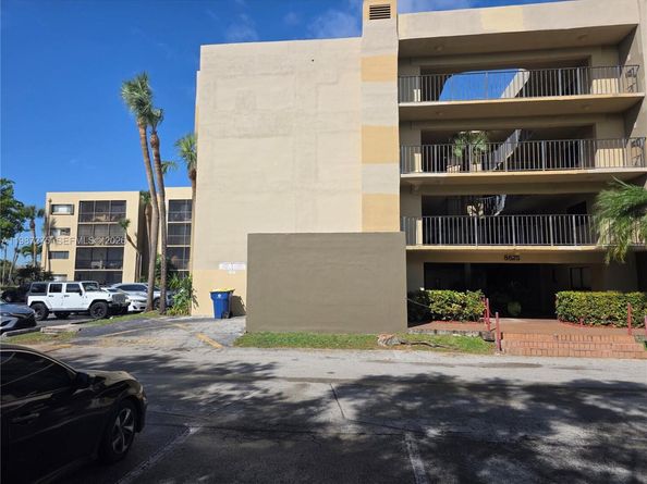 8615 NW 8th St 319, Miami FL 33126