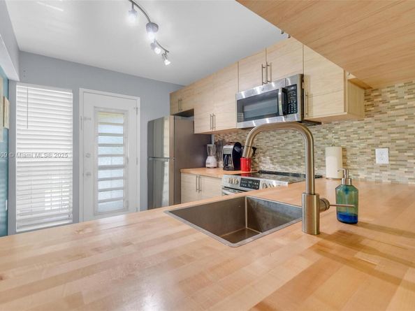 2704 Nassau Bnd J2, Coconut Creek FL 33066