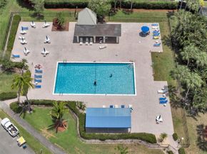 2704 Nassau Bnd J2, Coconut Creek FL 33066