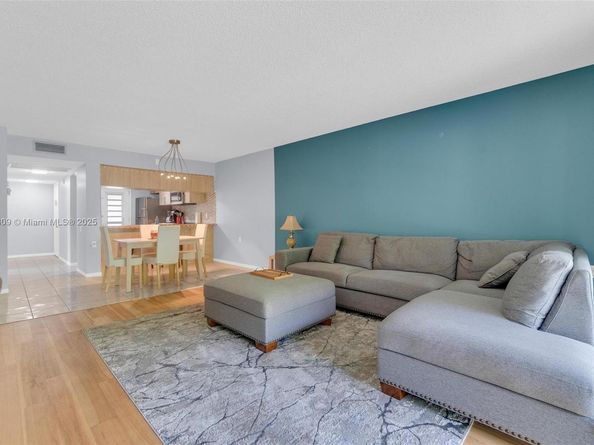 2704 Nassau Bnd J2, Coconut Creek FL 33066