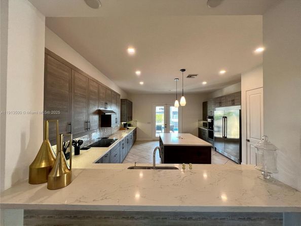 11 NW 122nd Ave, Miami FL 33182