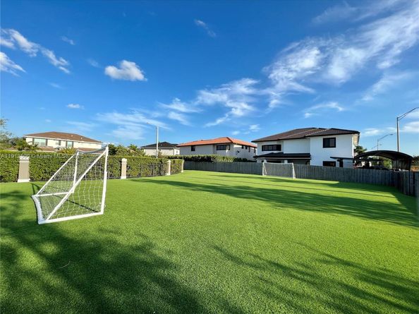 11 NW 122nd Ave, Miami FL 33182