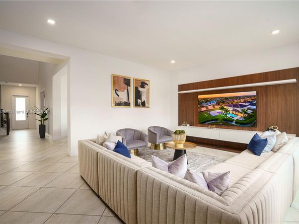 11 NW 122nd Ave, Miami FL 33182