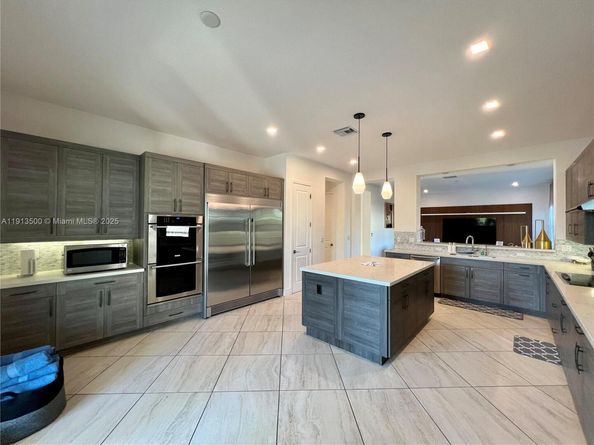 11 NW 122nd Ave, Miami FL 33182