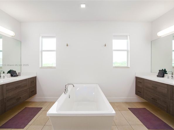 11 NW 122nd Ave, Miami FL 33182