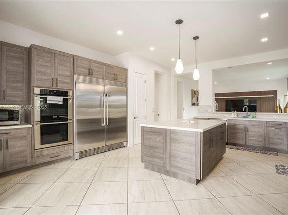 11 NW 122nd Ave, Miami FL 33182