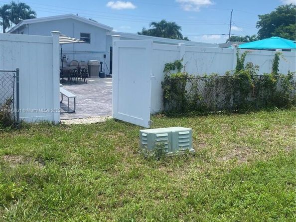3617 NW 37th St, Lauderdale Lakes FL 33309