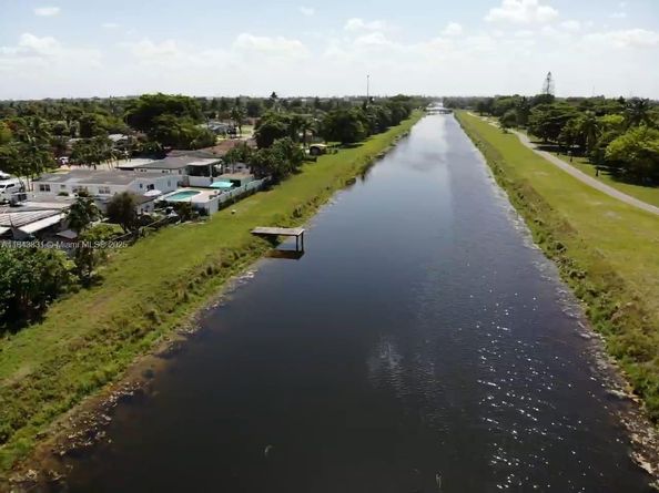 3617 NW 37th St, Lauderdale Lakes FL 33309