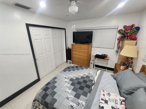 3617 NW 37th St, Lauderdale Lakes FL 33309