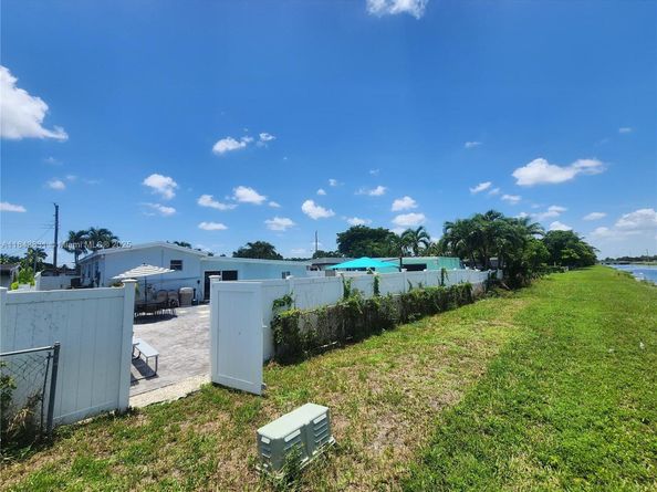 3617 NW 37th St, Lauderdale Lakes FL 33309