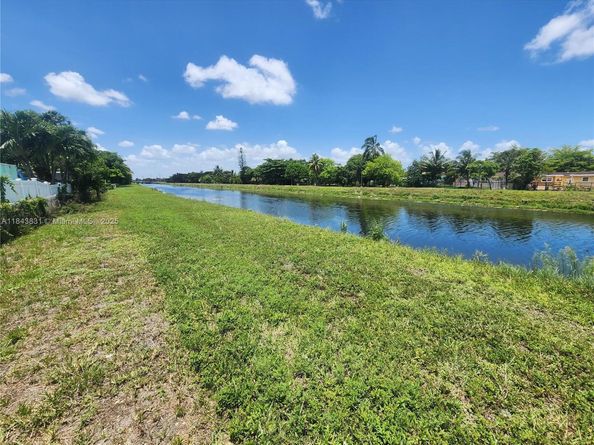 3617 NW 37th St, Lauderdale Lakes FL 33309