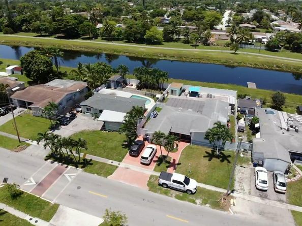 3617 NW 37th St, Lauderdale Lakes FL 33309