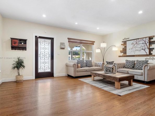 1401 SW 21st St, Miami FL 33145