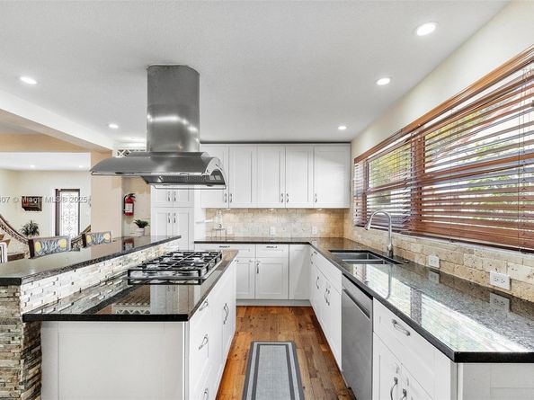 1401 SW 21st St, Miami FL 33145