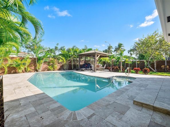 1401 SW 21st St, Miami FL 33145