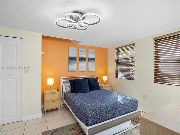 1401 SW 21st St, Miami FL 33145