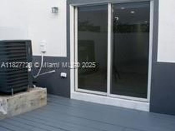972 N 18th Ct, Hollywood FL 33020