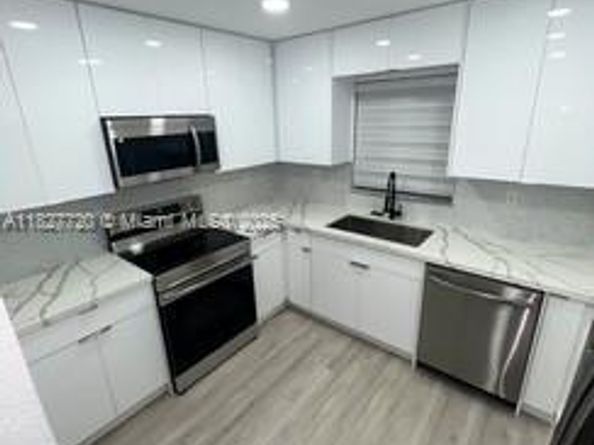 972 N 18th Ct, Hollywood FL 33020