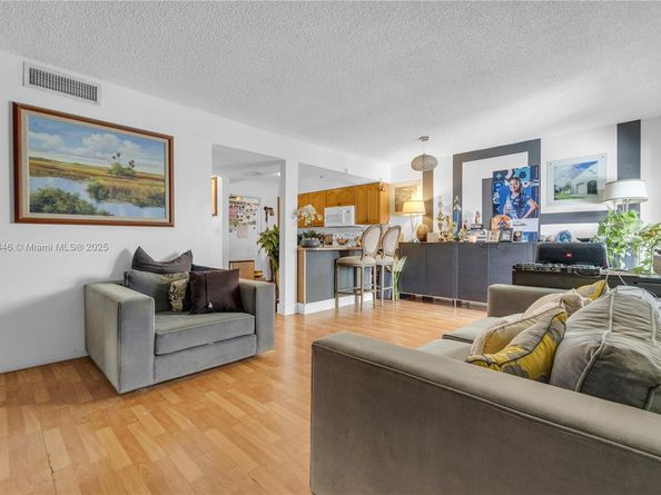 508 NW 11th St, Miami FL 33136