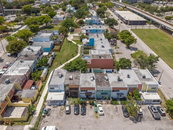 508 NW 11th St, Miami FL 33136