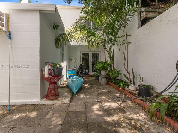 508 NW 11th St, Miami FL 33136