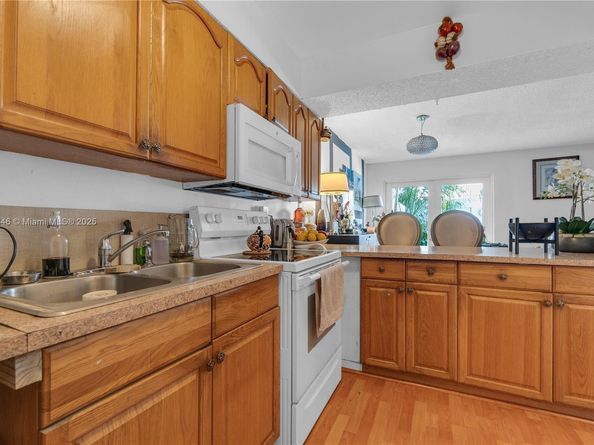 508 NW 11th St, Miami FL 33136