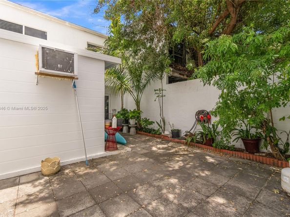 508 NW 11th St, Miami FL 33136