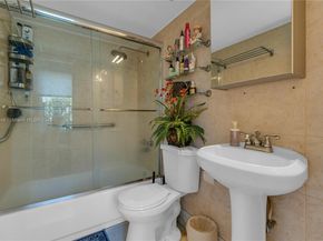 508 NW 11th St, Miami FL 33136