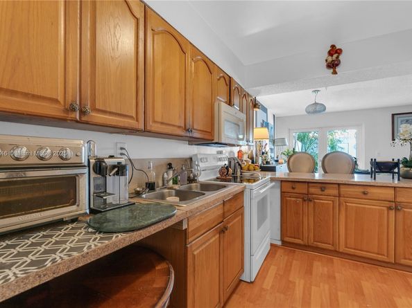 508 NW 11th St, Miami FL 33136