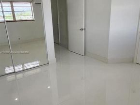 9375 SW 40th Ter 203, Miami FL 33165