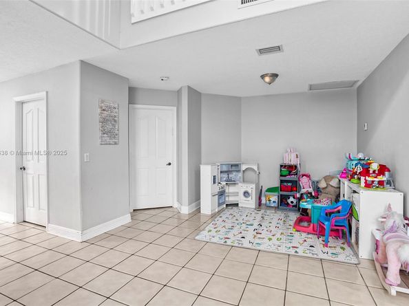 2791 La Paz Ave, Cooper City FL 33026