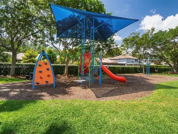 2791 La Paz Ave, Cooper City FL 33026