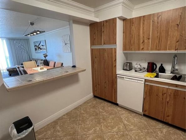 2301 S Ocean Dr 506, Hollywood FL 33019