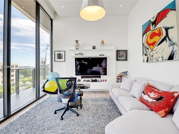3581 E Glencoe St 605, Coconut Grove FL 33133