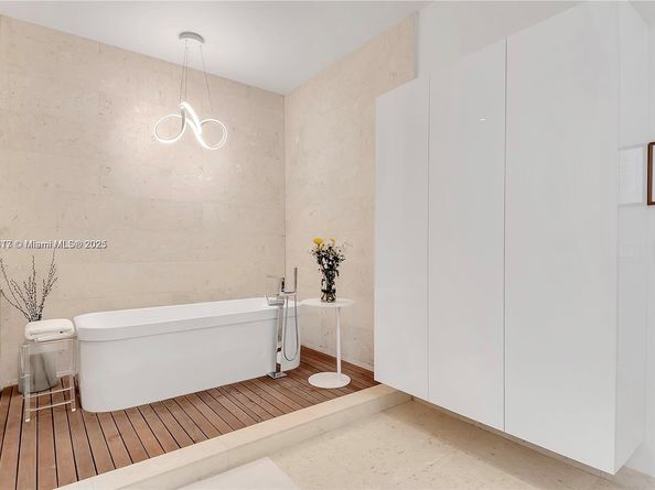 3581 E Glencoe St 605, Coconut Grove FL 33133