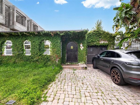 7701 NE 8th Ave, Miami FL 33138