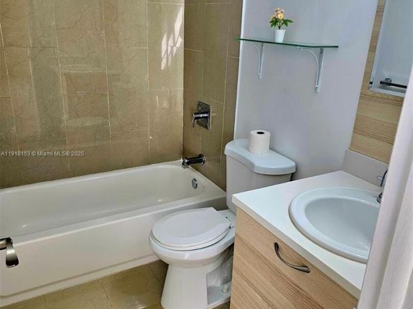 5501 NW 7th St E302, Miami FL 33126