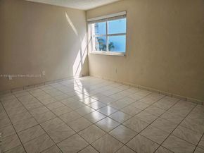 5501 NW 7th St E302, Miami FL 33126