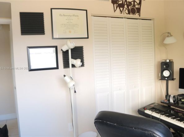 5501 NW 7th St E302, Miami FL 33126