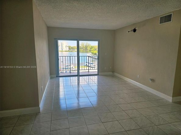5501 NW 7th St E302, Miami FL 33126