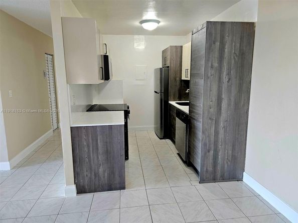 5501 NW 7th St E302, Miami FL 33126