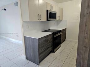 5501 NW 7th St E302, Miami FL 33126