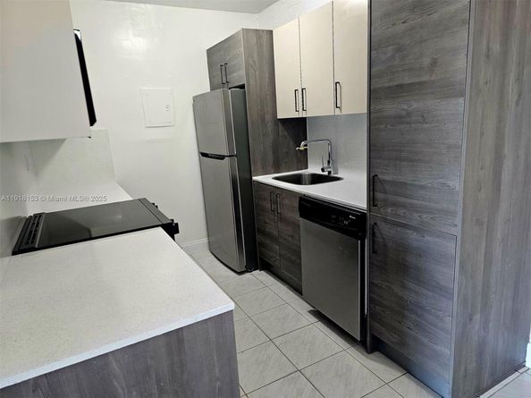5501 NW 7th St E302, Miami FL 33126