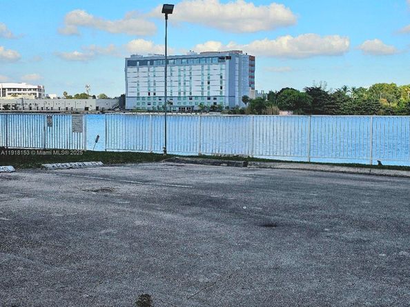 5501 NW 7th St E302, Miami FL 33126